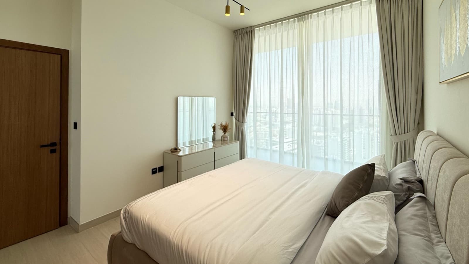 Bright & Spacious • Premium Furnished — 14