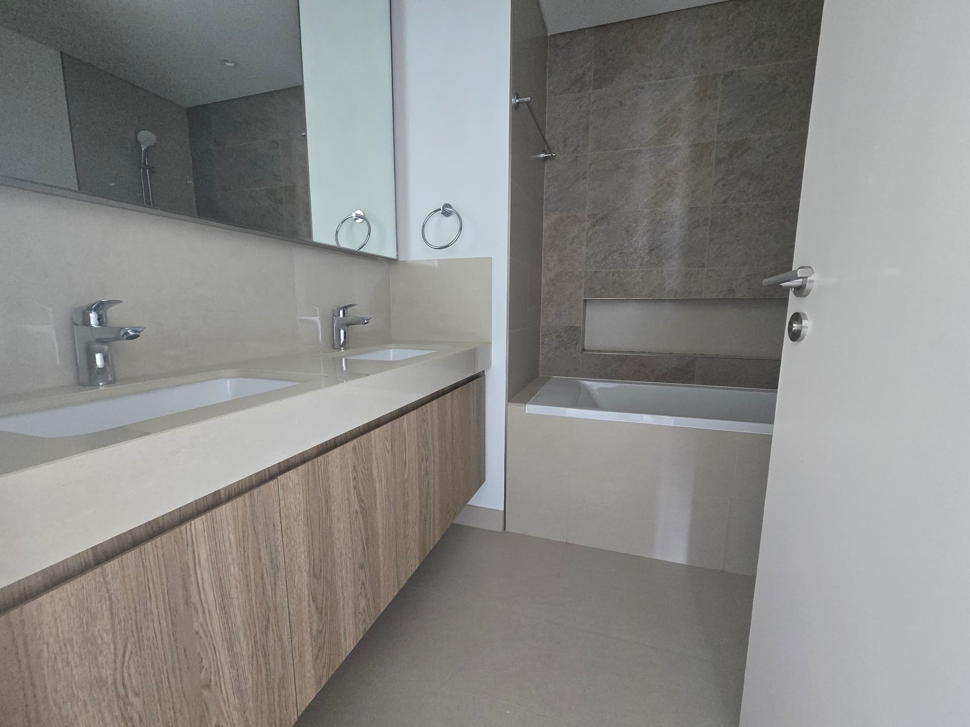 Zabeel Skyline View | Semi-Furnished | Direct Mall Access — 14