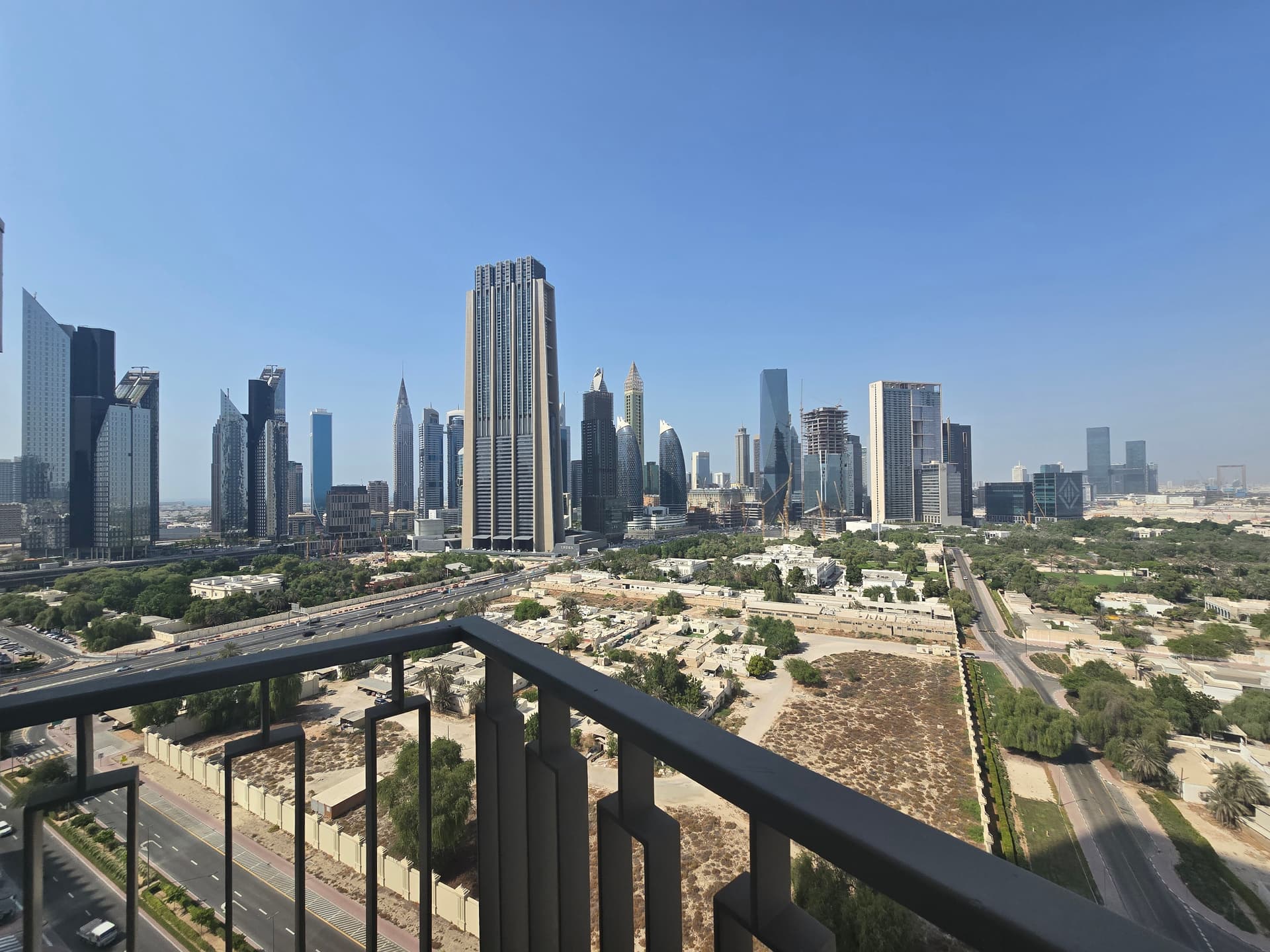Zabeel Skyline View | Semi-Furnished | Direct Mall Access photo 2