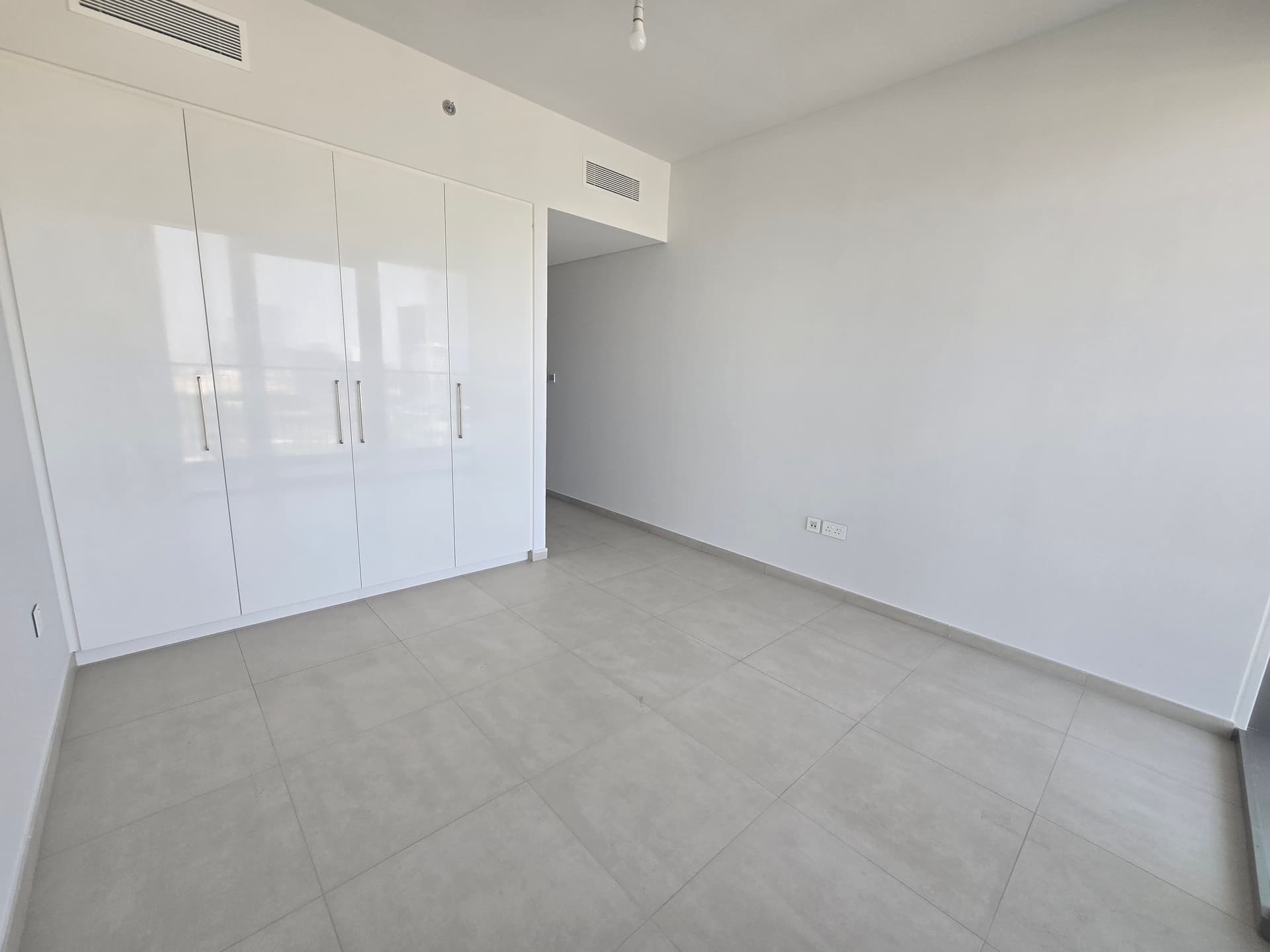 Zabeel Skyline View | Semi-Furnished | Direct Mall Access photo 5