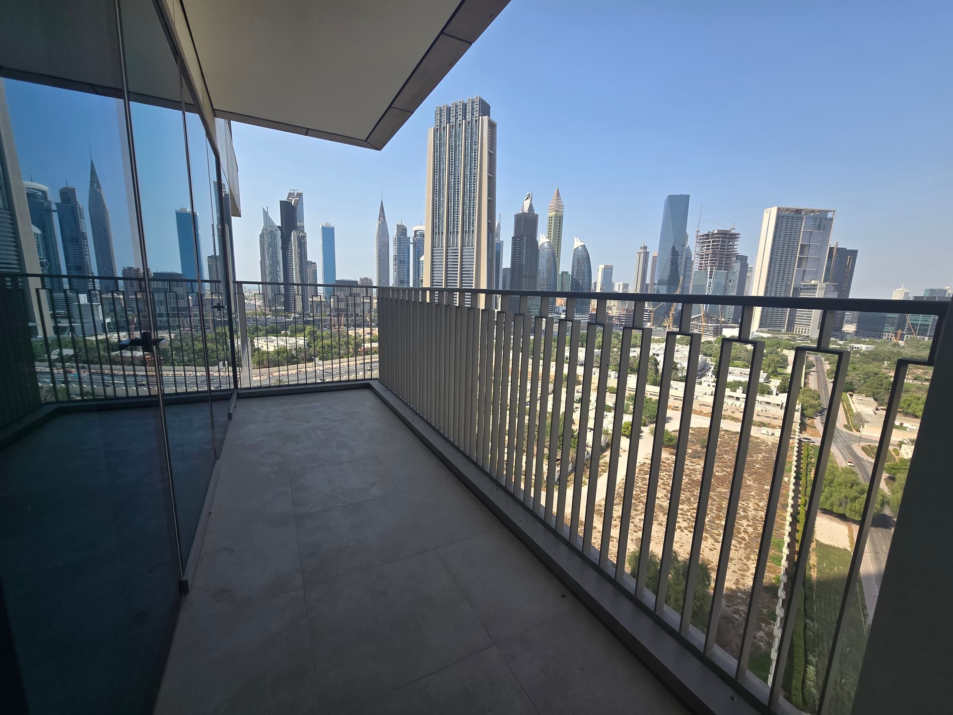 Zabeel Skyline View | Semi-Furnished | Direct Mall Access photo 1