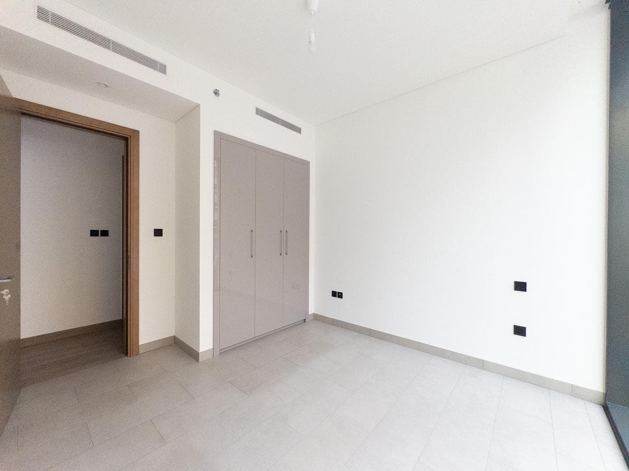 Ready to Move In| Spacious Modern Creek Living — 7