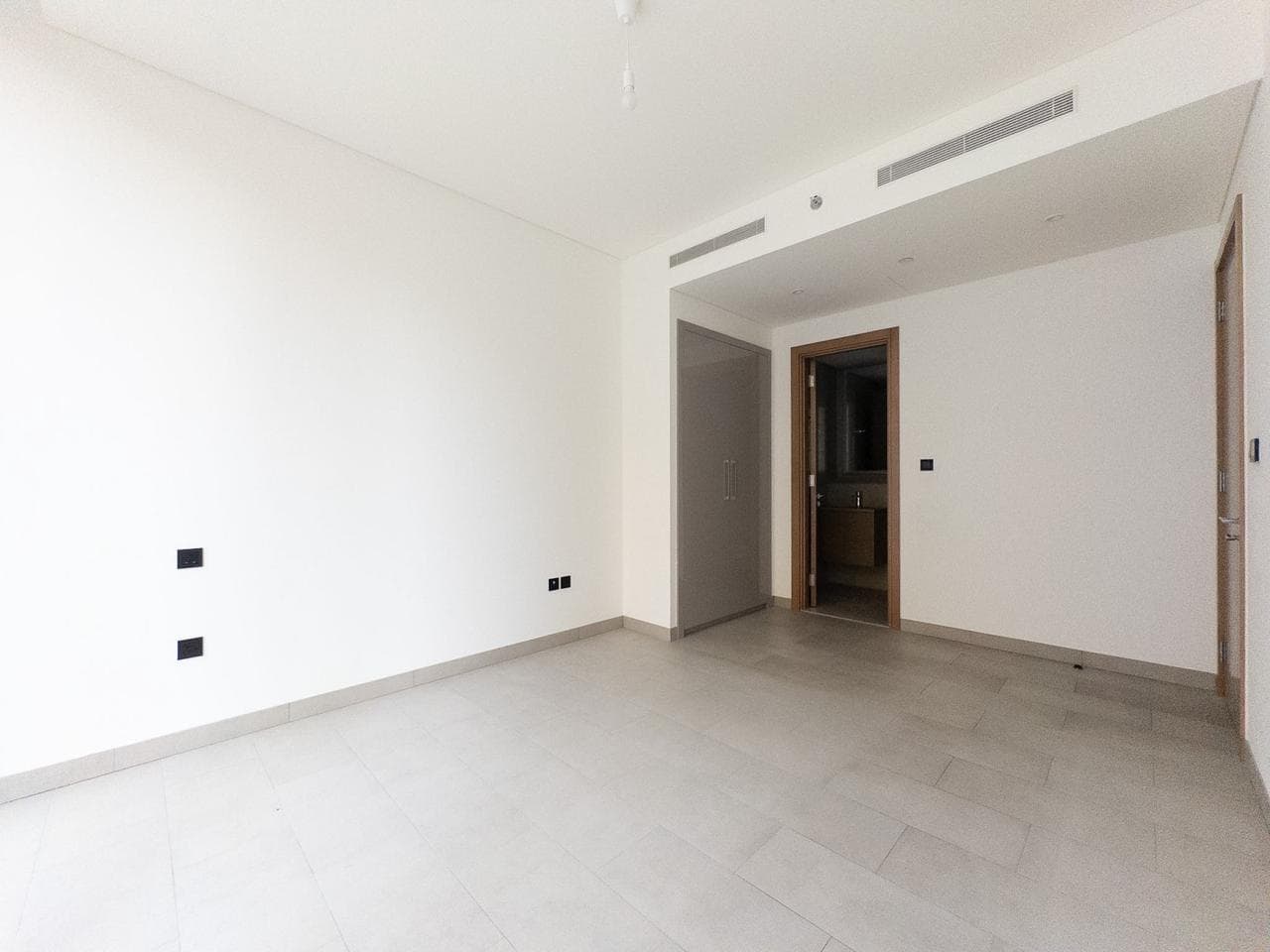 Ready to Move In| Spacious Modern Creek Living — 6
