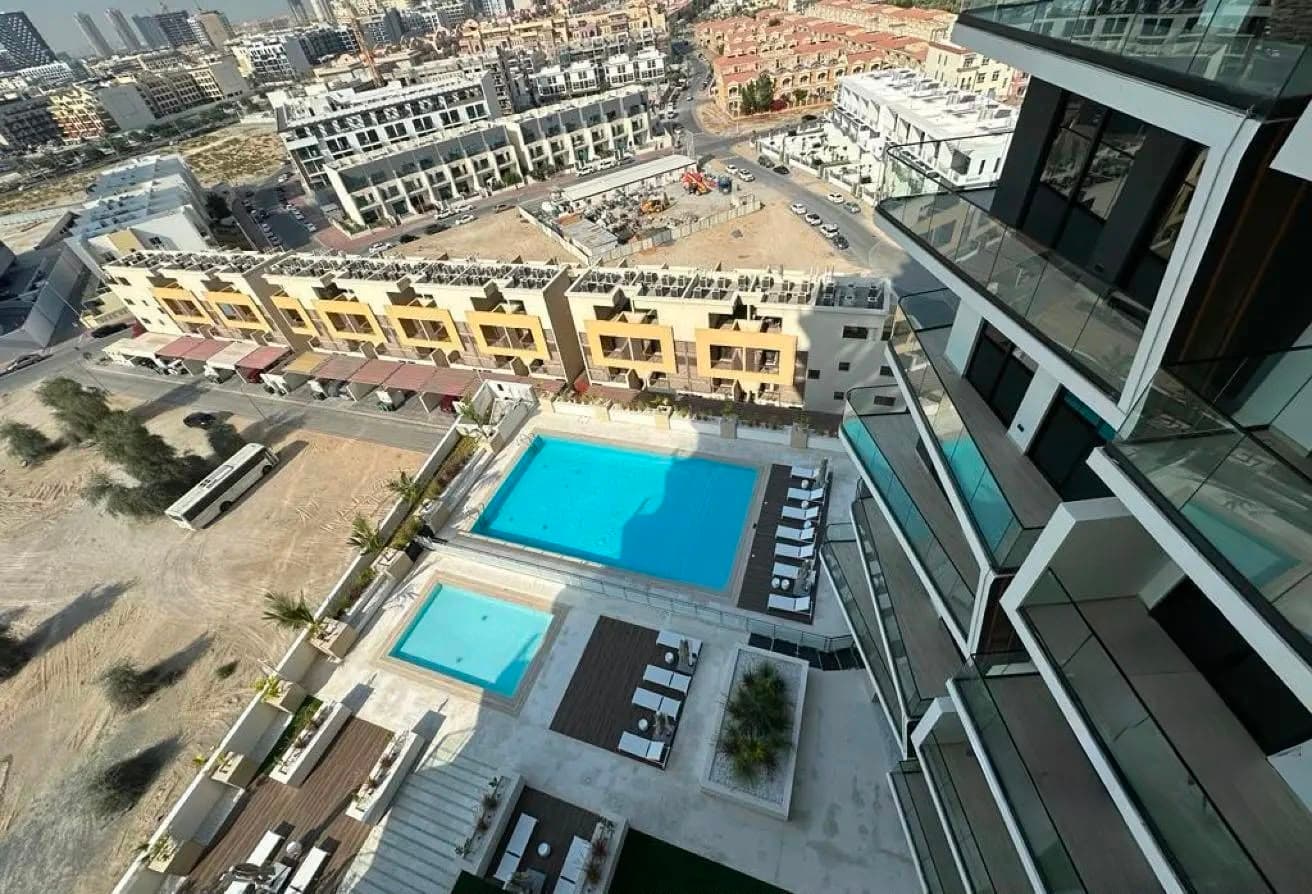 Unbeatable Deal | Large Modern Apartment — 9