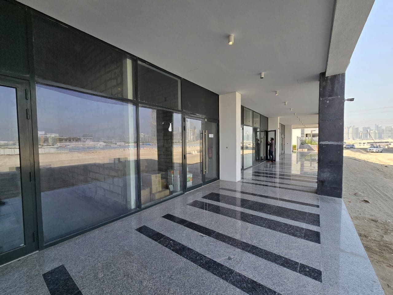 Prime Retail Shop | Crystal Lagoon View | Vacant photo 1