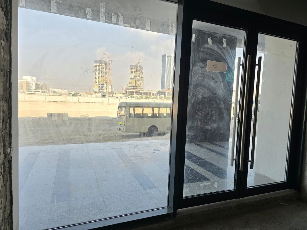 Prime Retail Shop | Crystal Lagoon View | Vacant photo 3