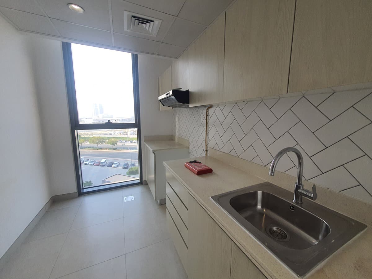 Modern 1-Bedroom Bright Layout Spacious Unit — 10