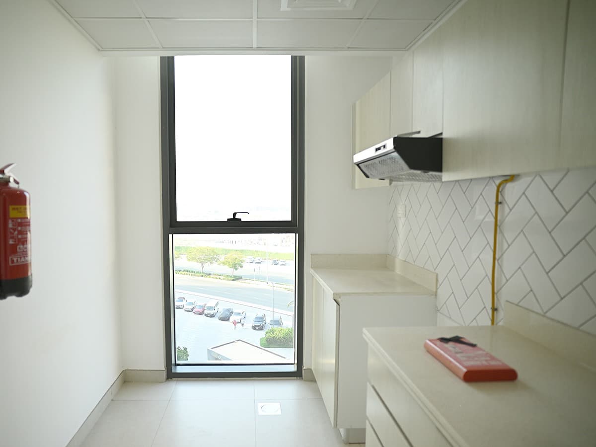 Modern 1-Bedroom Bright Layout Spacious Unit — 6