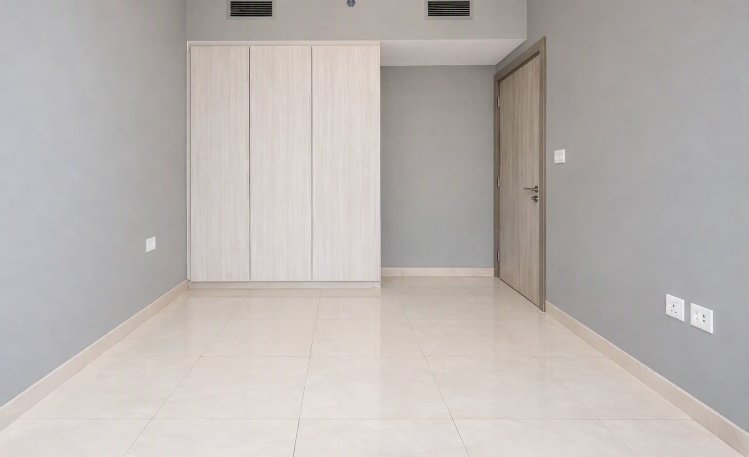 Luxury Living | Bright Layout | Prime Location photo 5