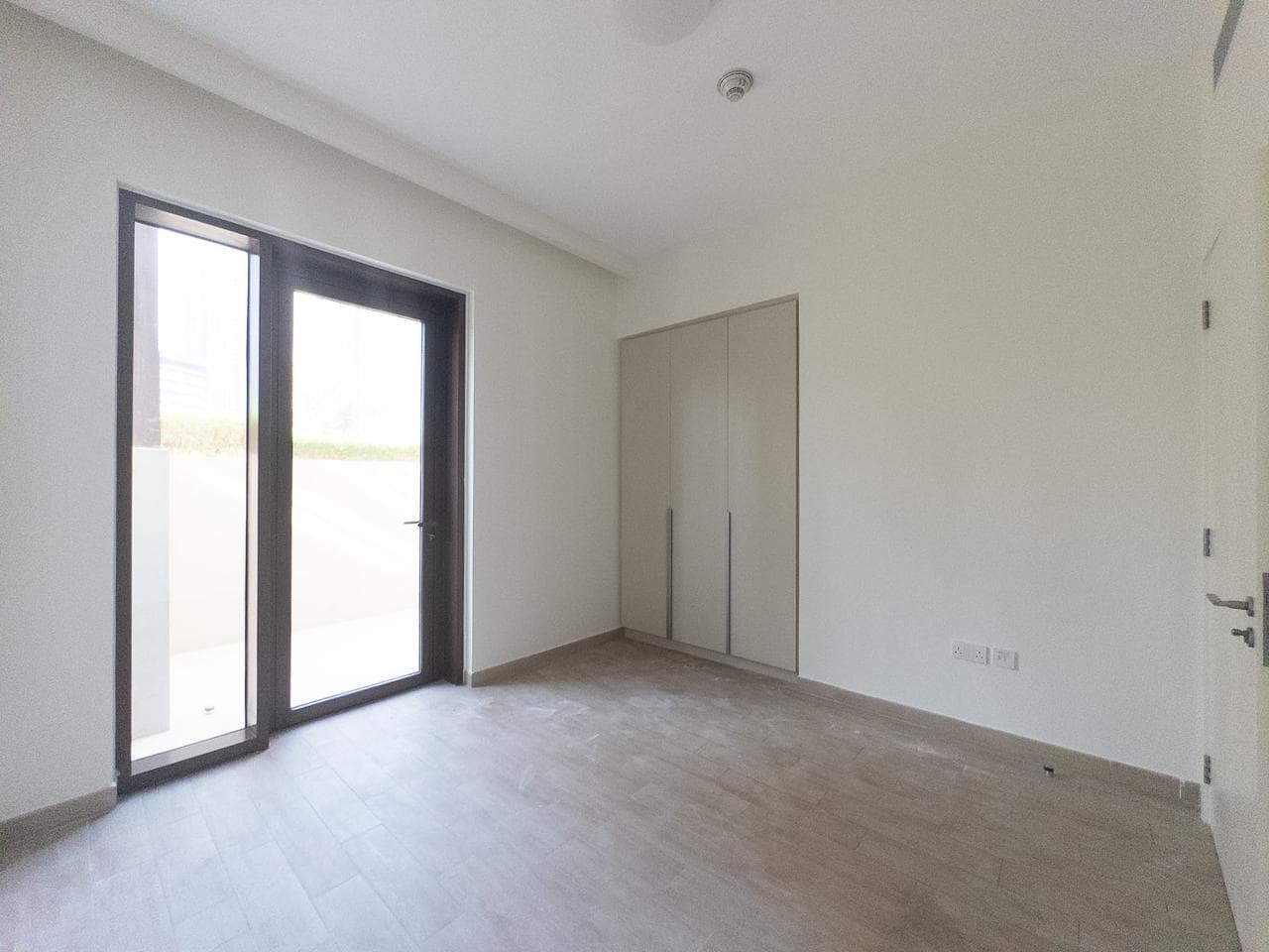 Spacious 3BR &4Baths|Big Balcony|Waterfront Living photo 3