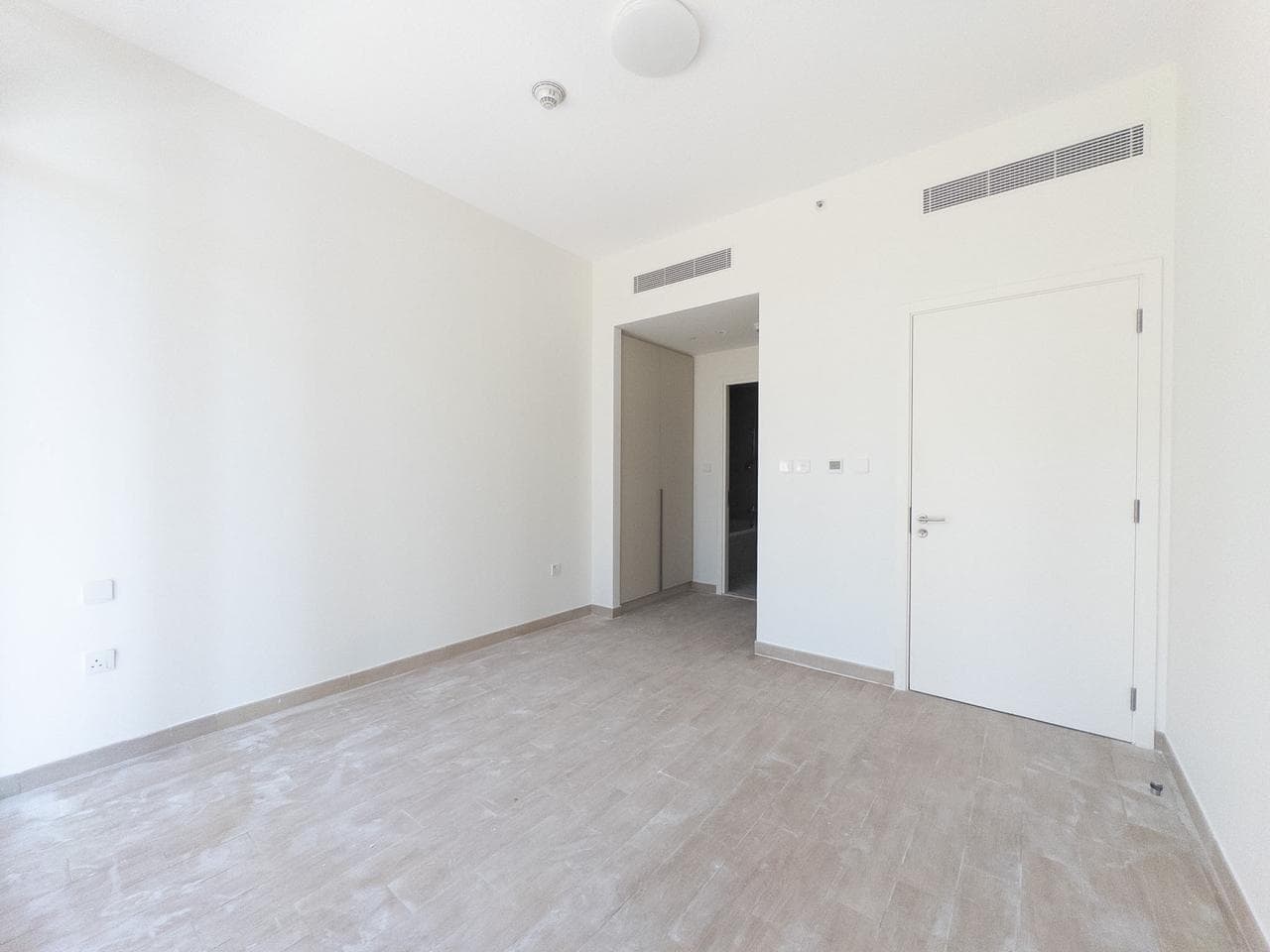 Spacious 3BR &4Baths|Big Balcony|Waterfront Living photo 5