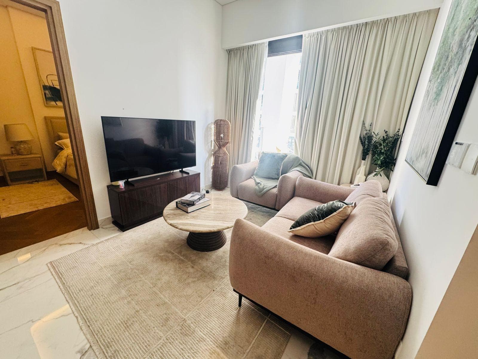 Ready to Move | Fully Furnished | Modern Interior photo 2
