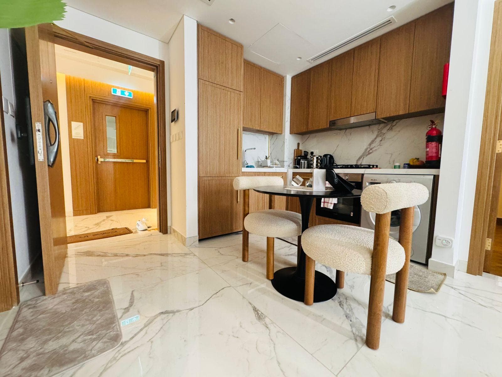 Ready to Move | Fully Furnished | Modern Interior photo 1