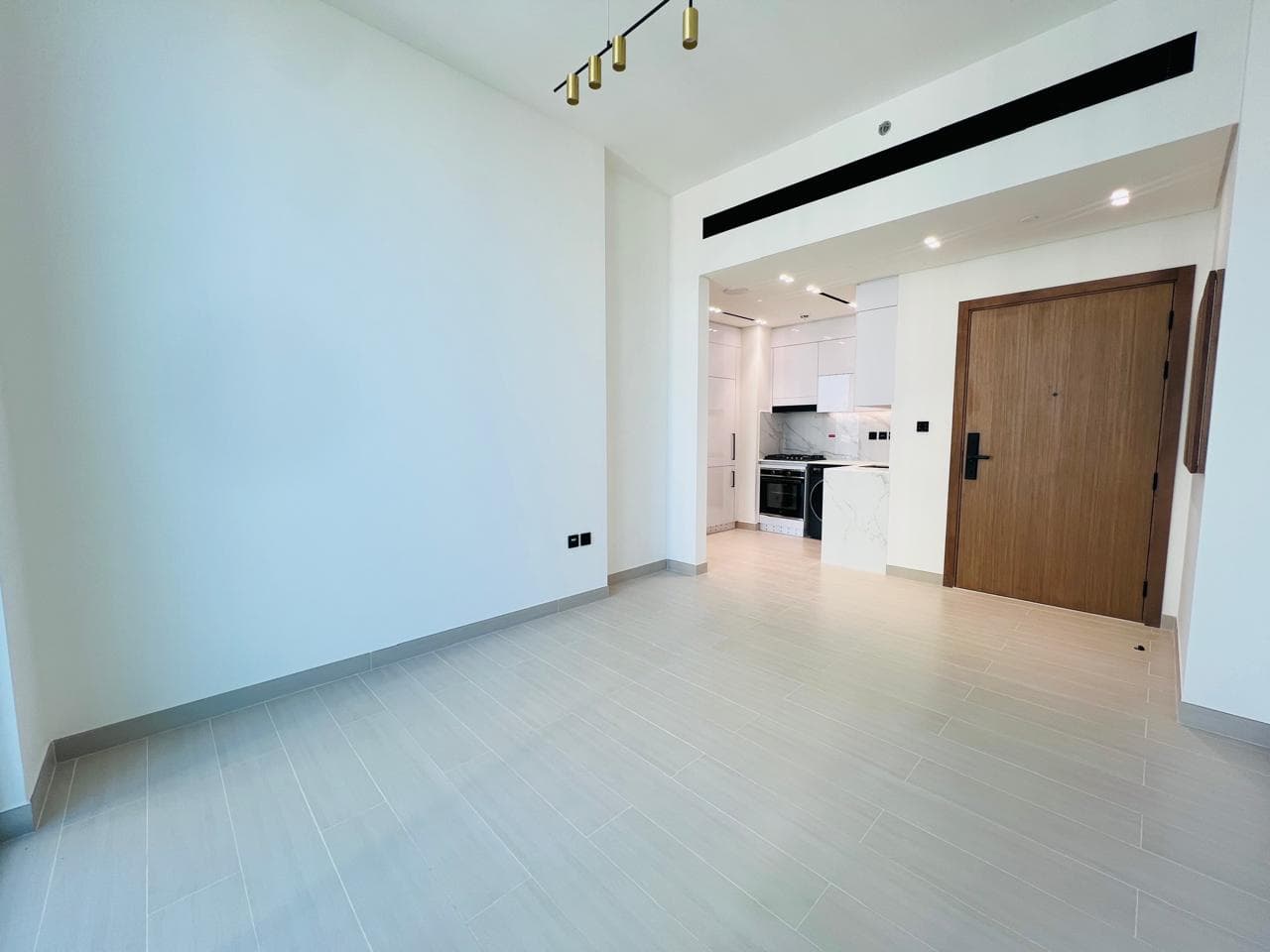 Bright Layout | Prime Location | Ready to Move photo 4