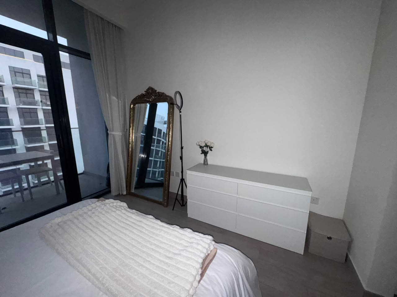 Modern Interior | Bright Fully Furnished | Ready to Move photo 4
