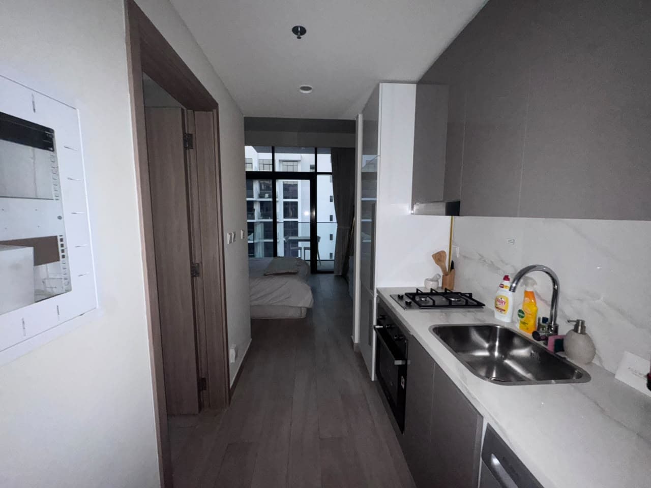 Modern Interior | Bright Fully Furnished | Ready to Move photo 2