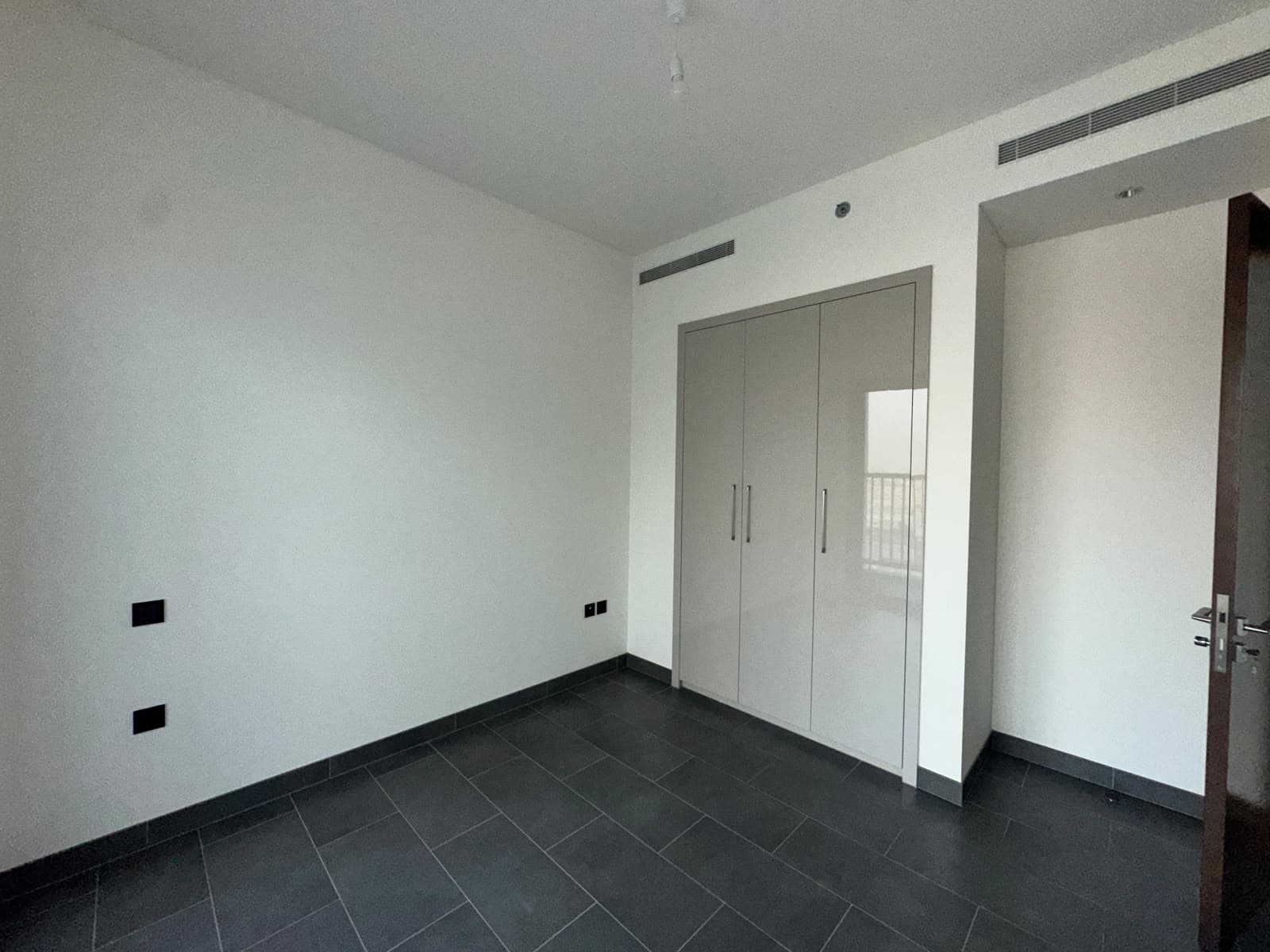Modern 1BR | Balcony, Light-Filled Space — 9