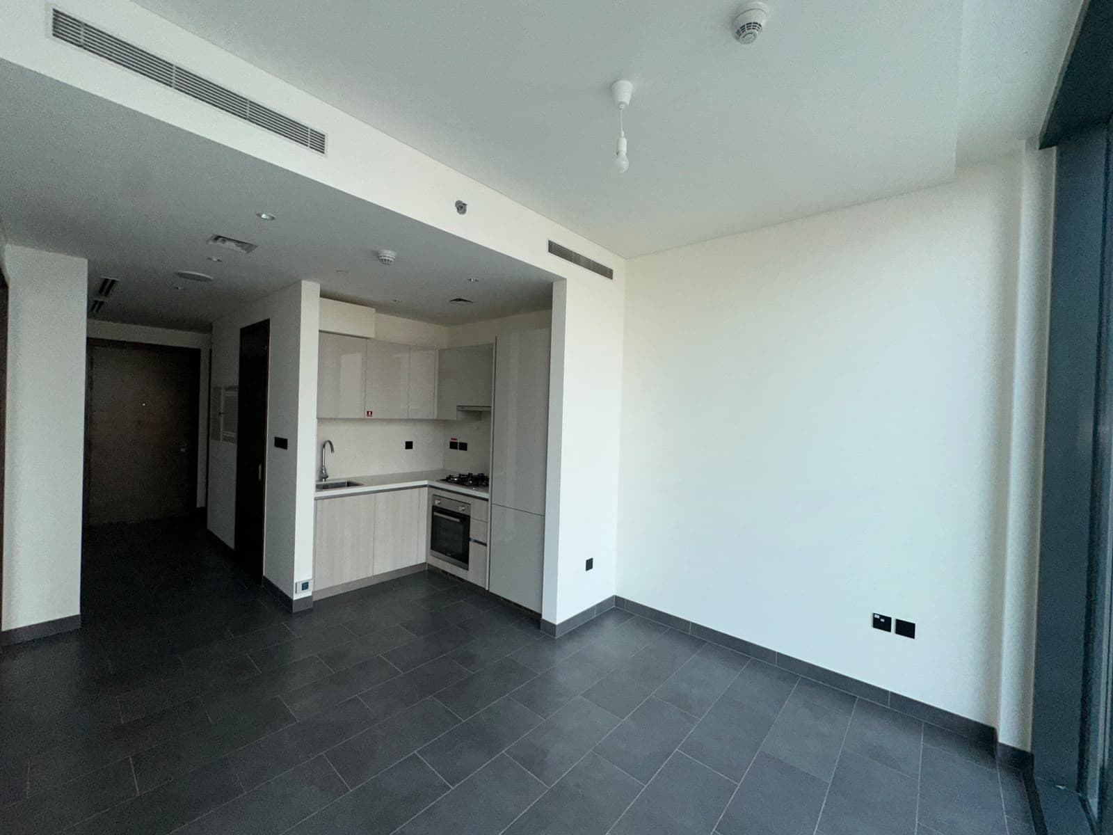 Modern 1BR | Balcony, Light-Filled Space — 10