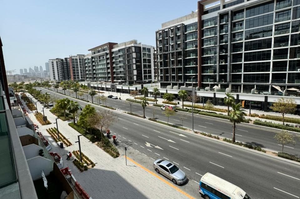Bright Layout & Balcony | Prime Location photo 2