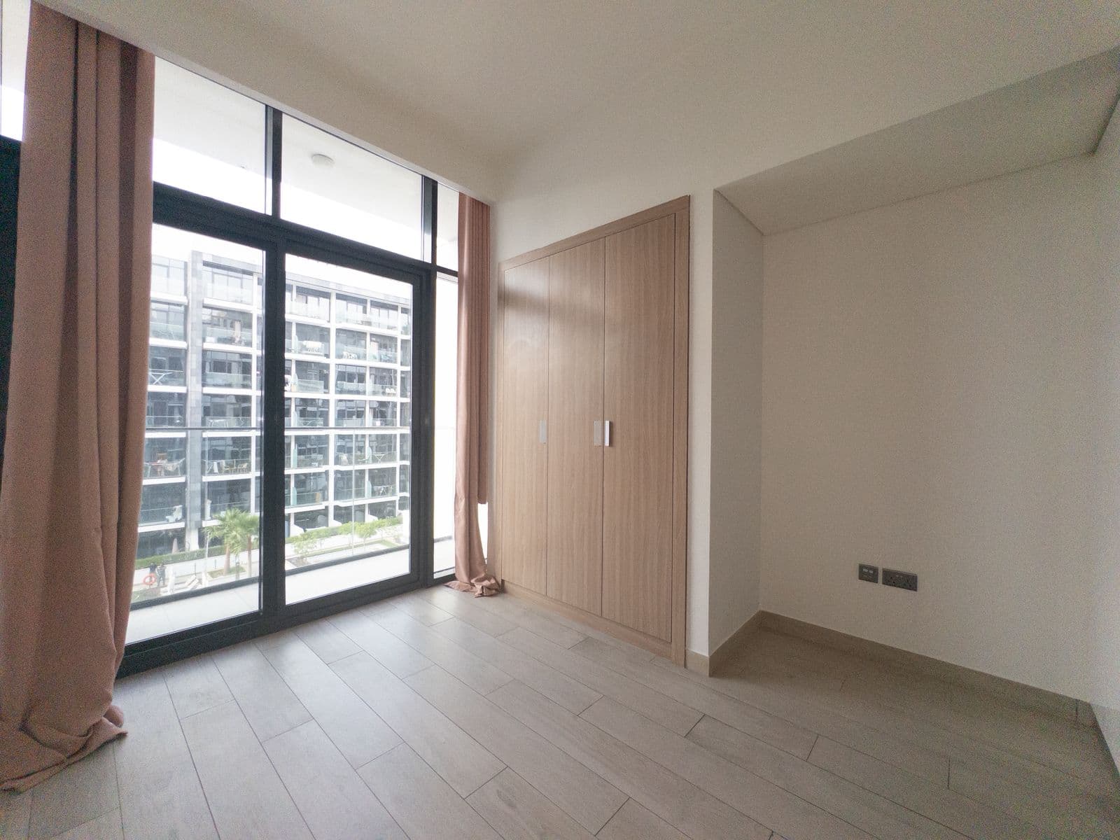 Bright Layout & Balcony | Prime Location photo 3