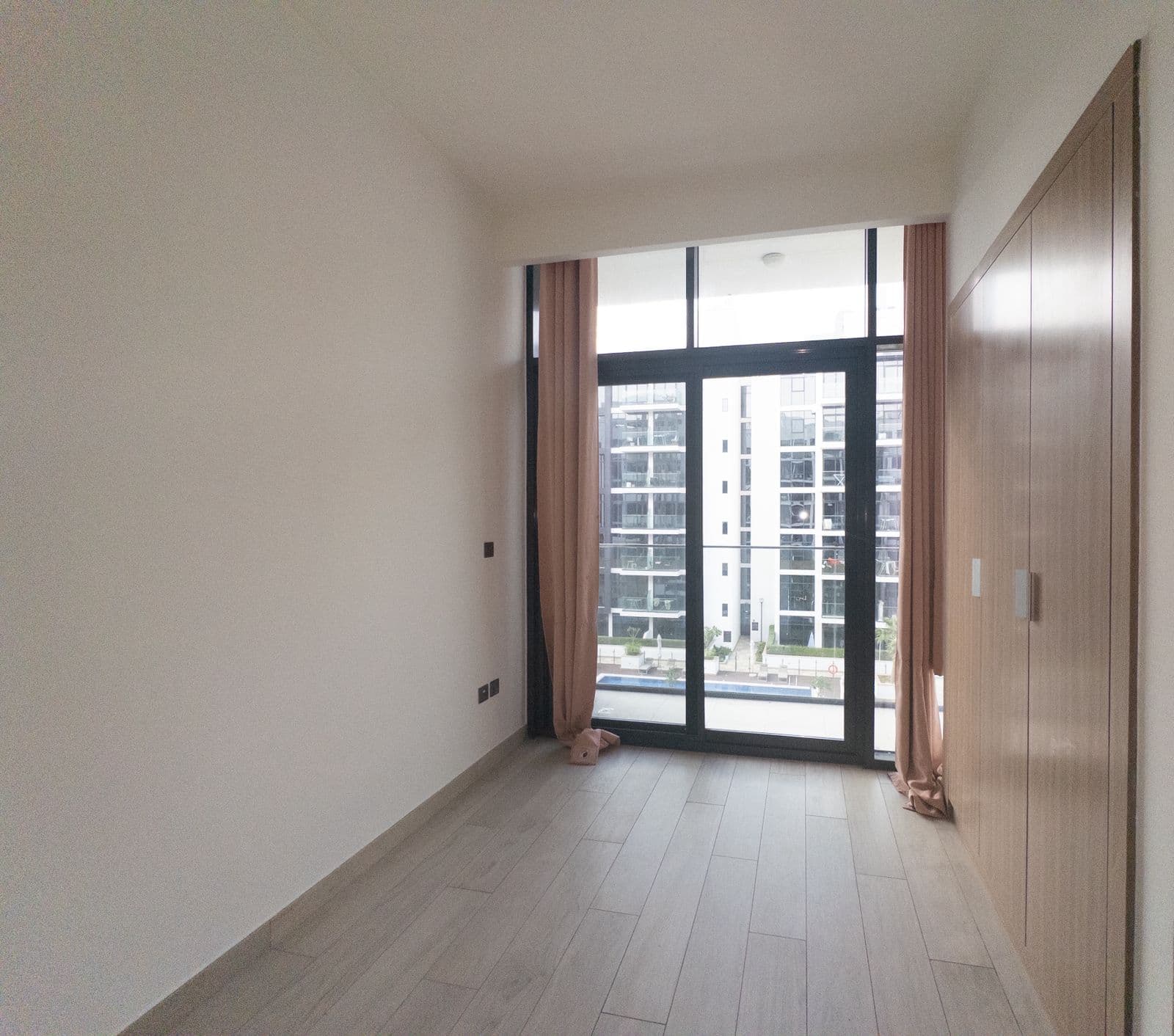 Bright Layout & Balcony | Prime Location — 9