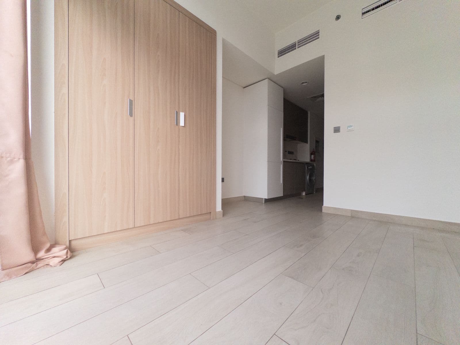 Bright Layout & Balcony | Prime Location — 6