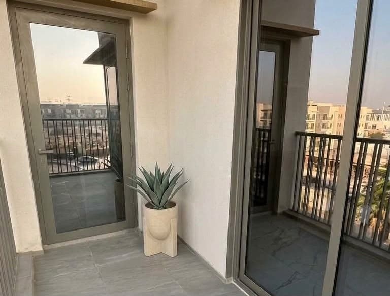 Spacious Layout | Fully Furnished | Modern Interior & Balcony — 16