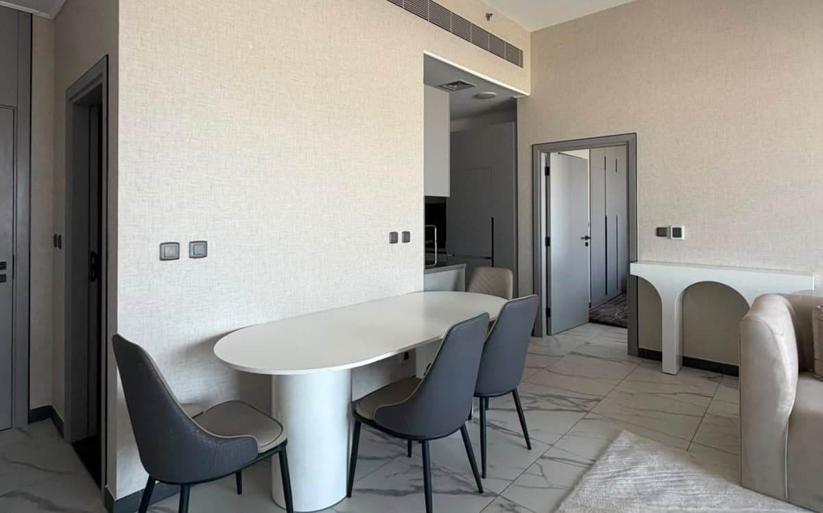 Spacious Layout | Fully Furnished | Modern Interior & Balcony — 9