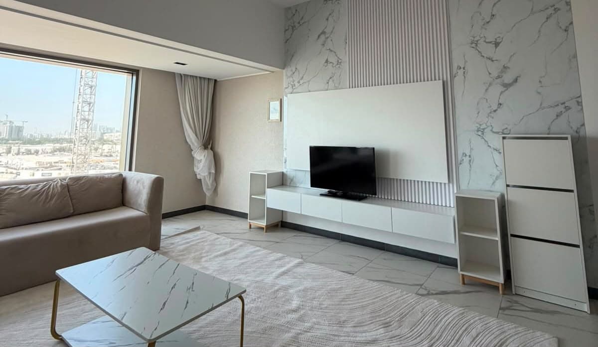 Spacious Layout | Fully Furnished | Modern Interior & Balcony — 8