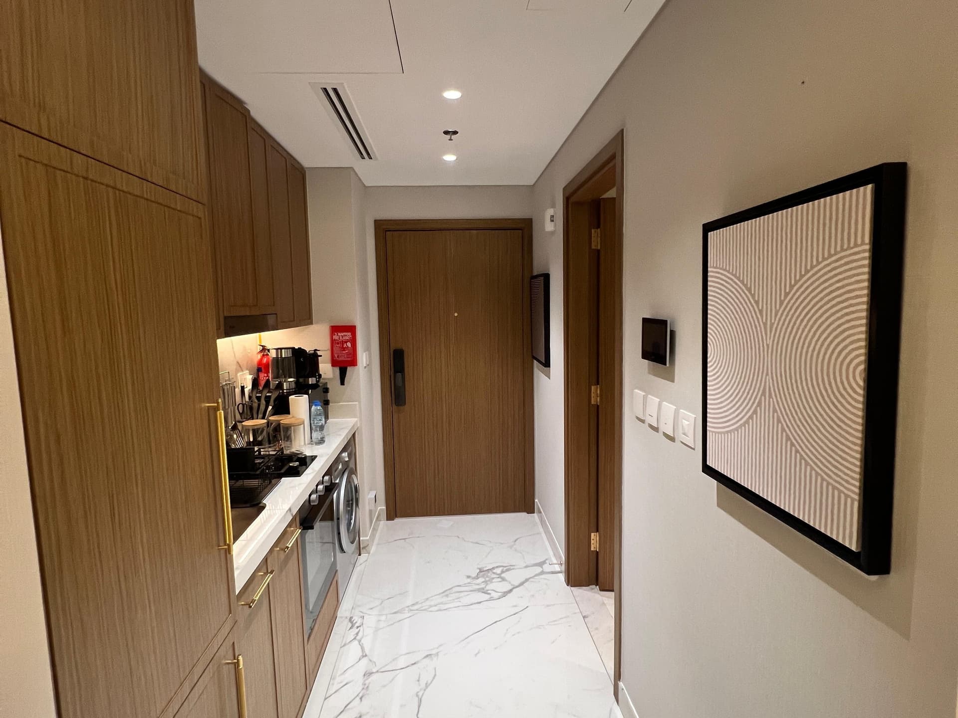 Furnished Studio with Pool View| Ready to Move In| 4 Cheques — 6