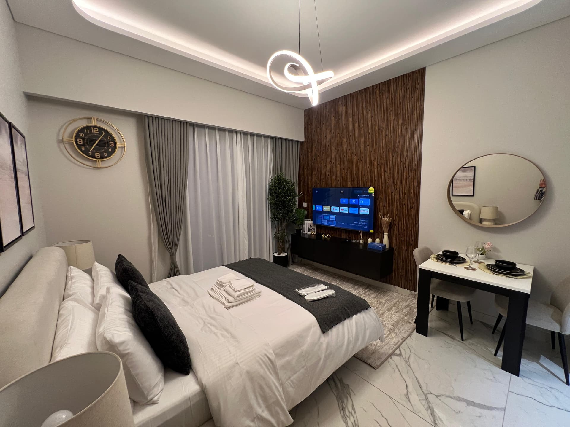 Furnished Studio with Pool View| Ready to Move In| 4 Cheques photo 4