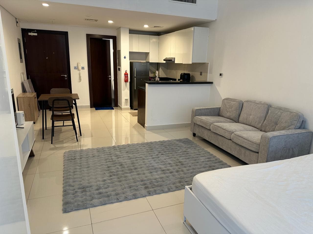 Fully Furnished Studio | Spacious Layout | Balcony photo 1
