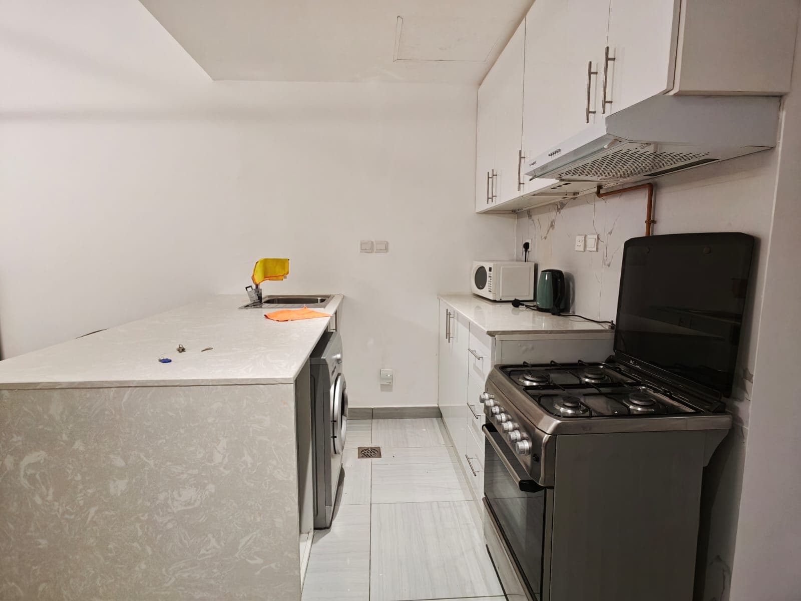Fully Furnished Unit| Balcony| Bright & Spacious — 7