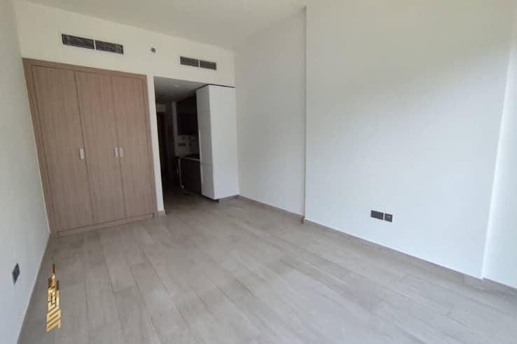 Spacious 2-Bedroom | Unfurnished | Prime Location — 7