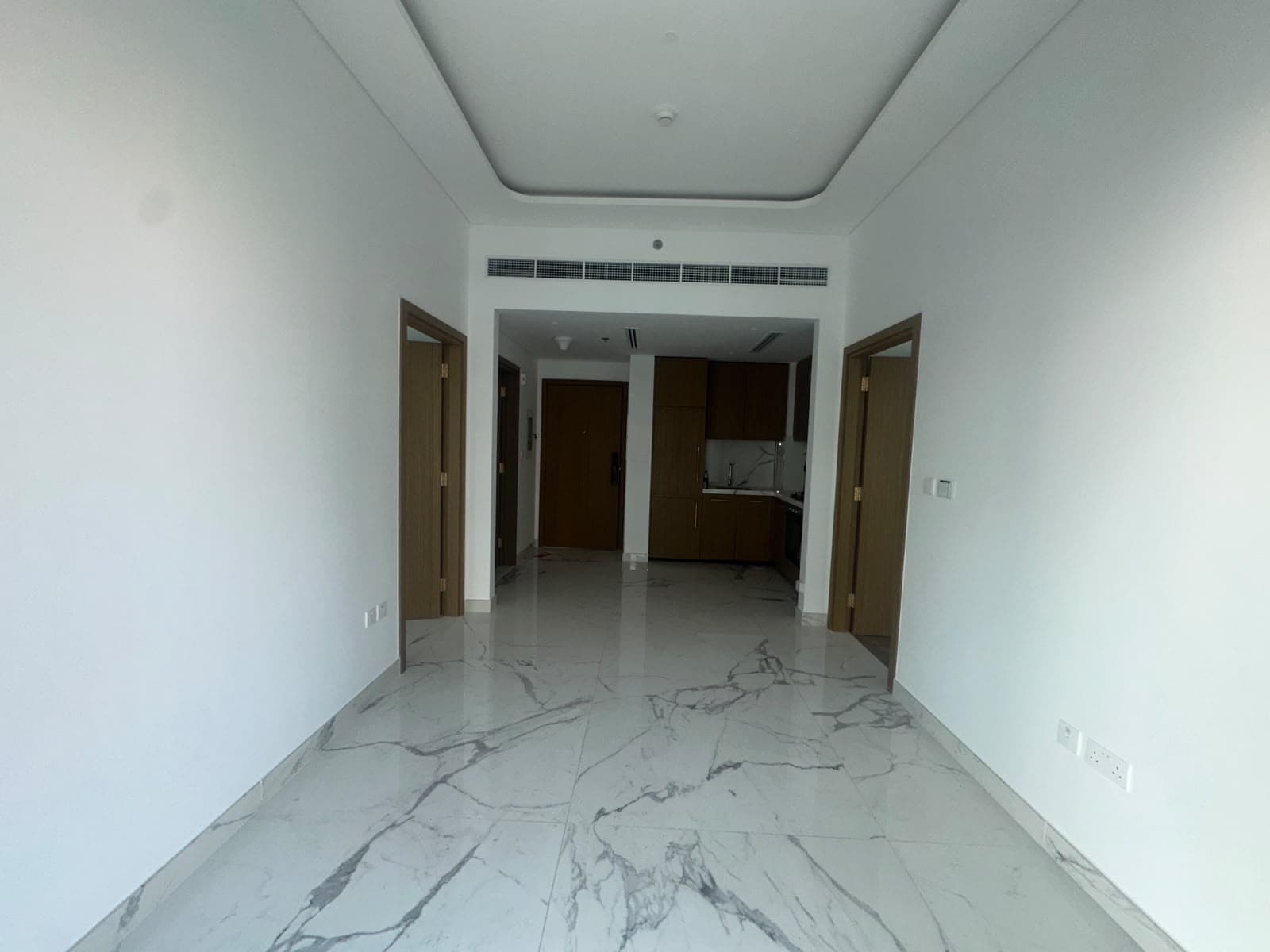 Spacious 2-Bedroom | Unfurnished | Prime Location photo 2