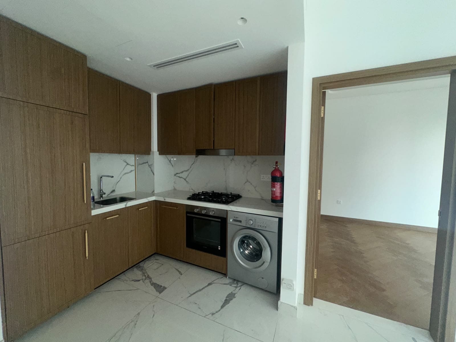 Spacious 2-Bedroom | Unfurnished | Prime Location — 13