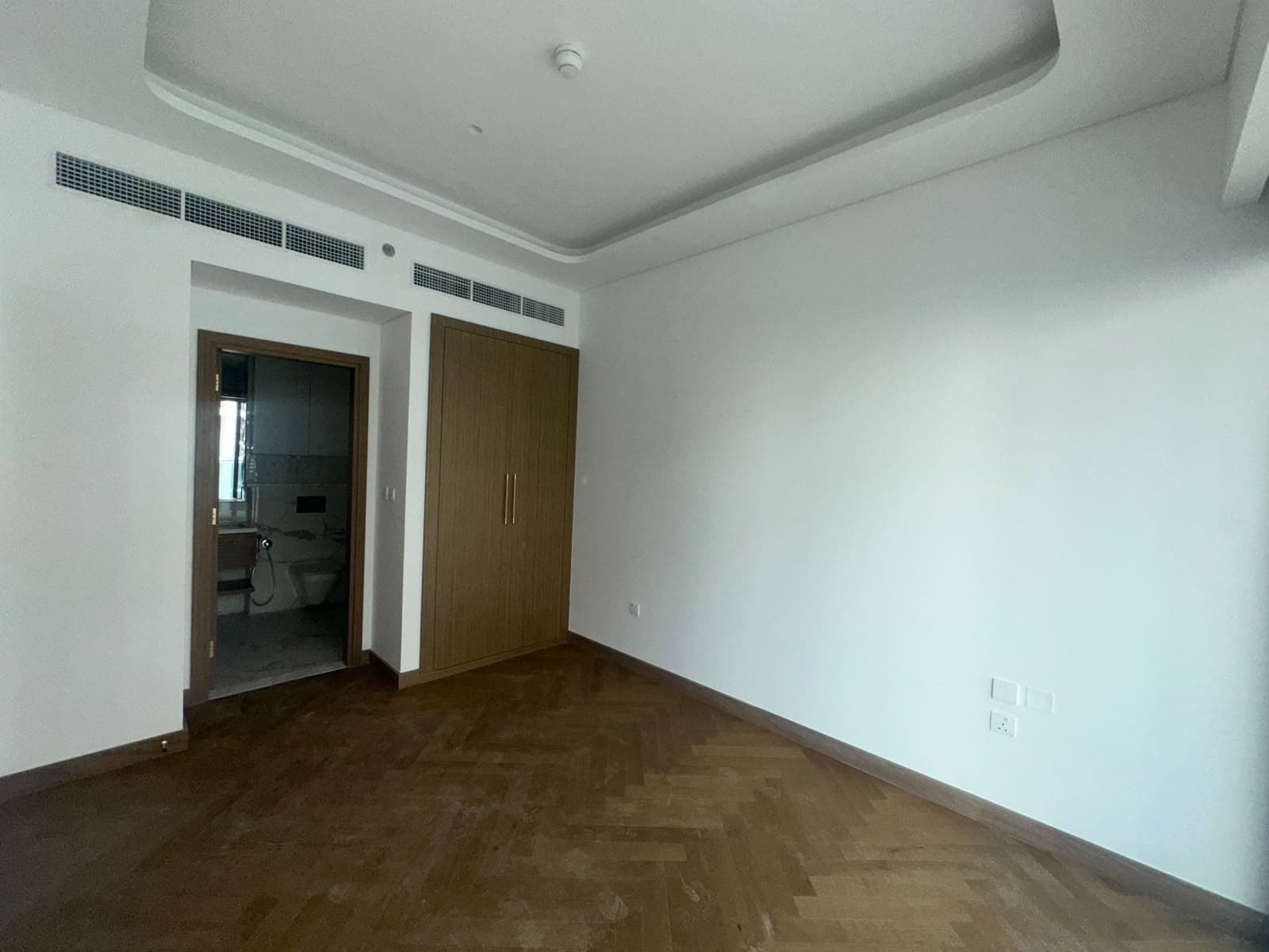 Spacious 2-Bedroom | Unfurnished | Prime Location — 9
