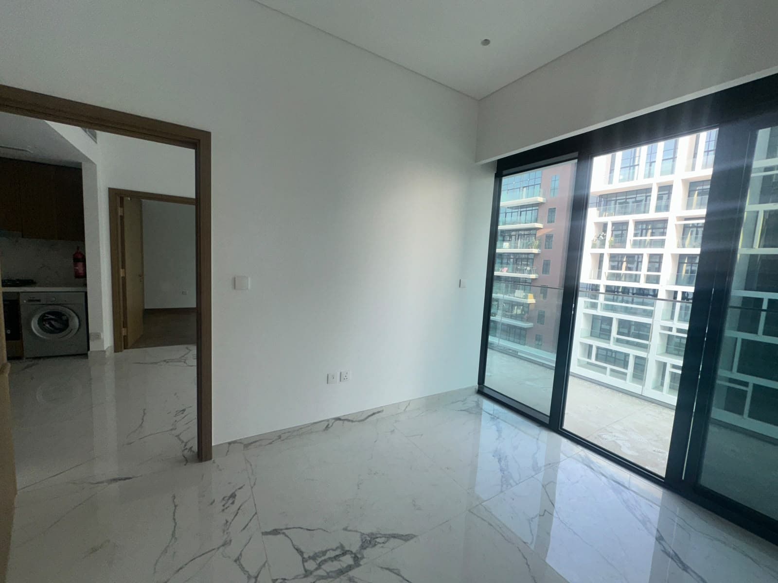 Spacious 2-Bedroom | Unfurnished | Prime Location — 6