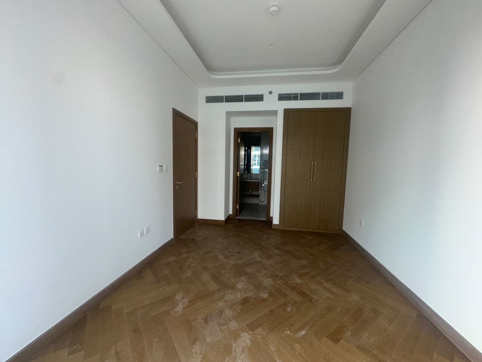 Spacious 2-Bedroom | Unfurnished | Prime Location — 10