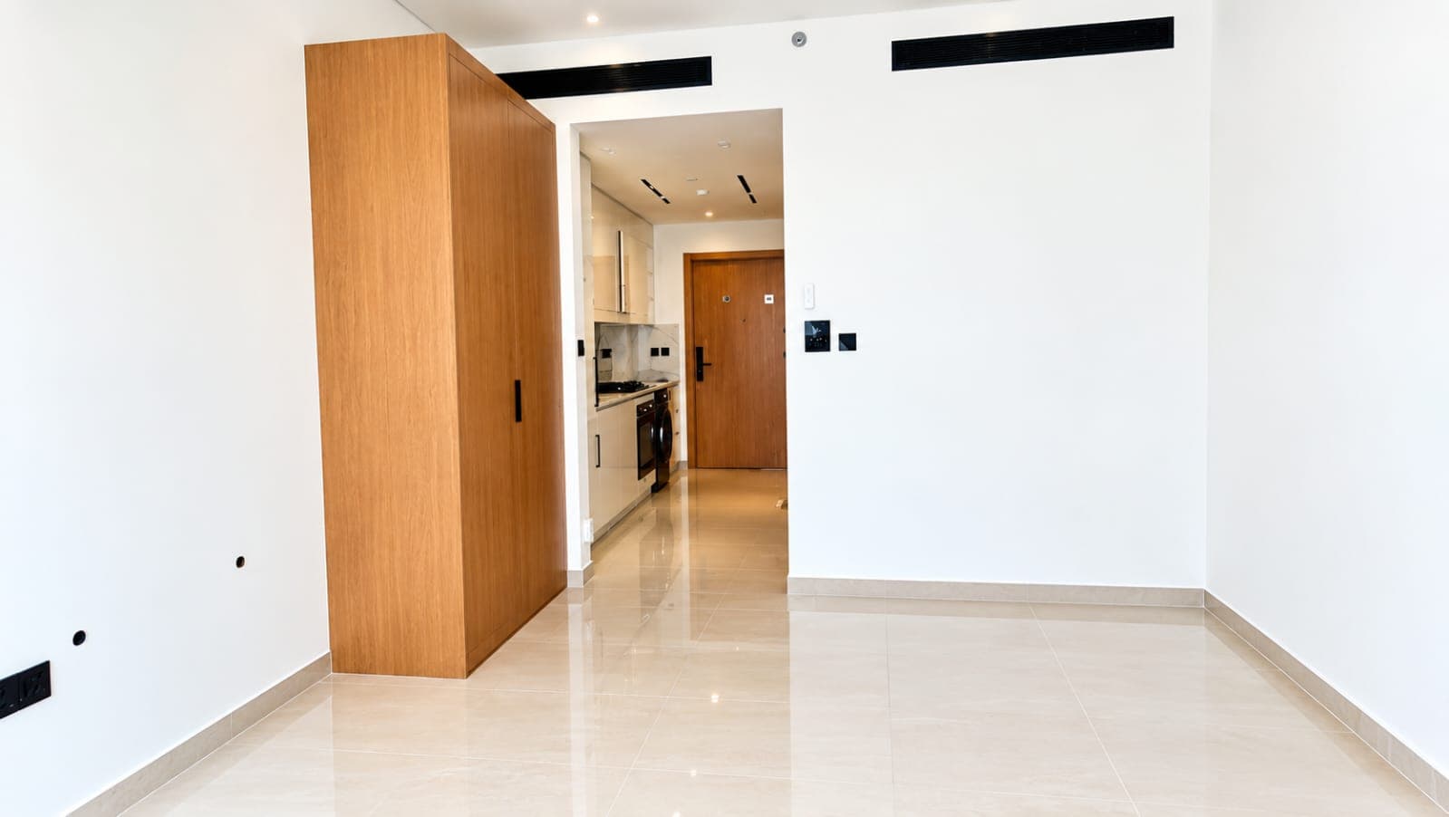 Ready Unit | Kitchen Furnished | High Floor | Balcony photo 3