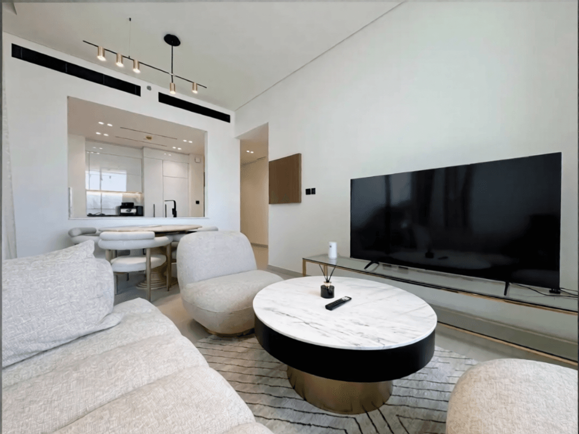Luxury 2-Bedroom Apartment with Study & Private Pool — 10