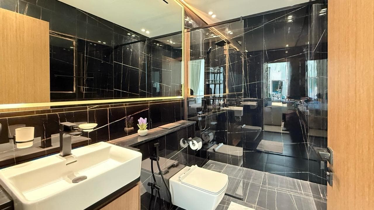 Bright & Spacious • Premium Furnished — 18