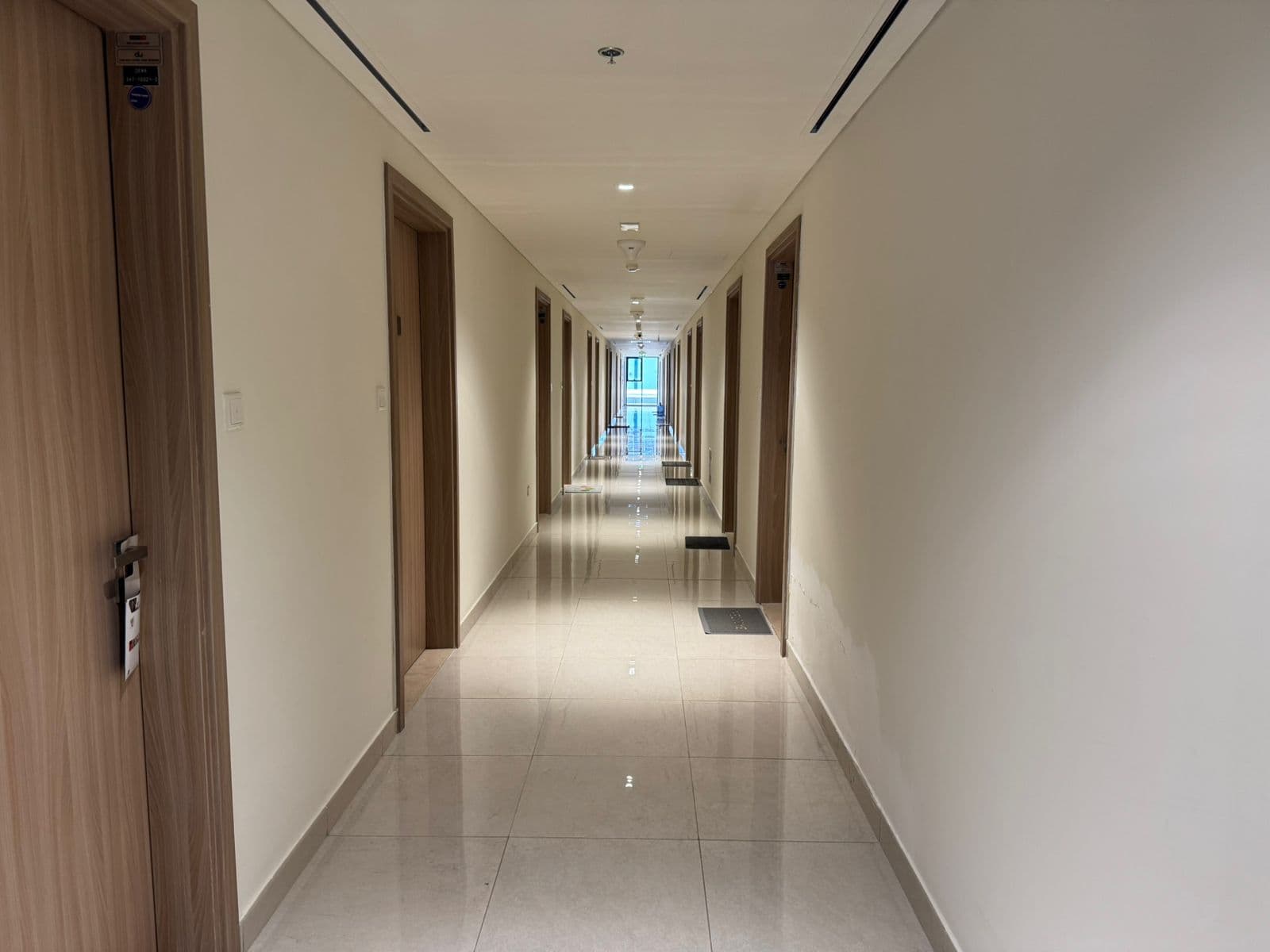 Modern Studio • Prime & Scenic — 7