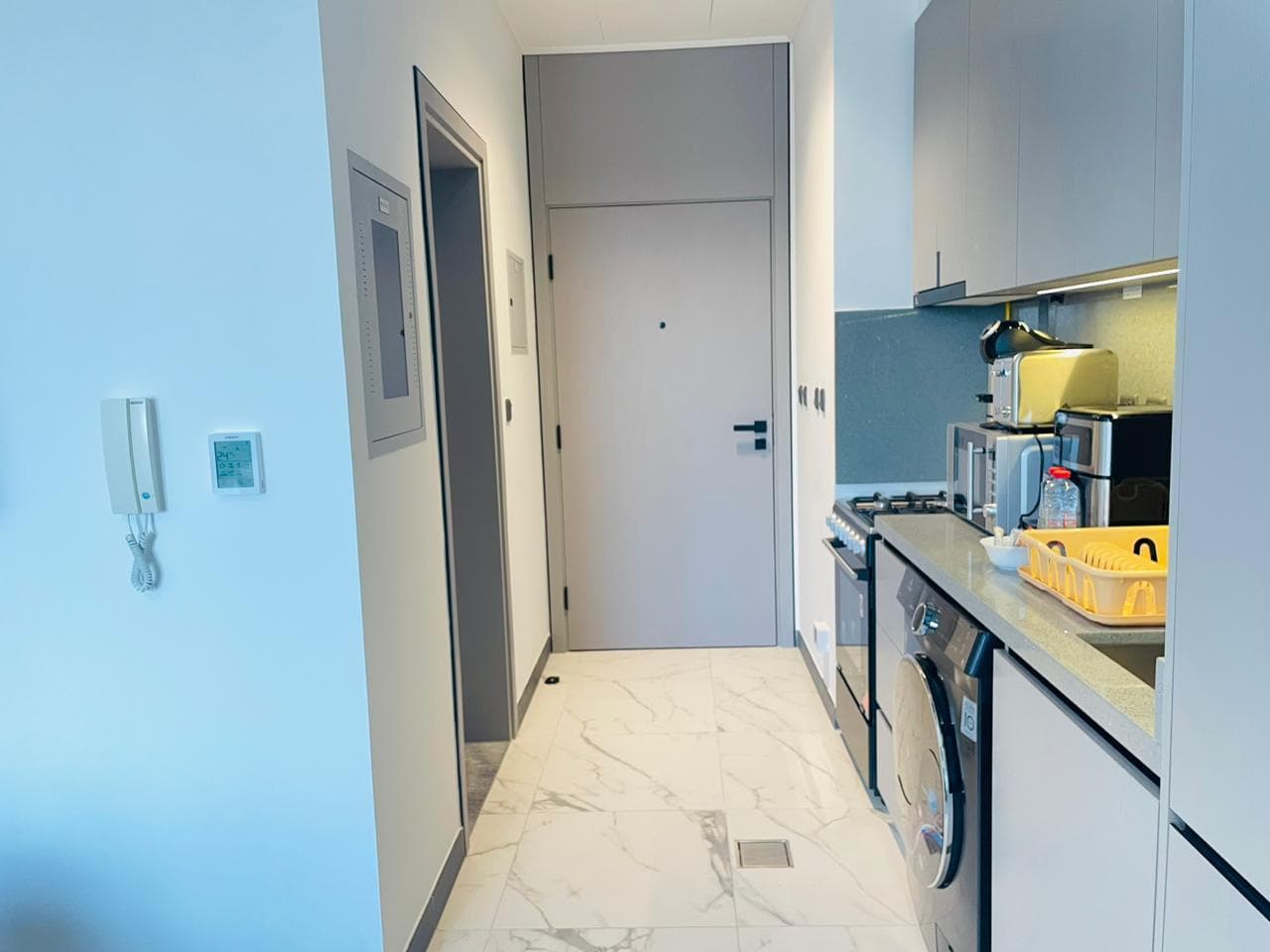 Fully Furnished | Ready to Move In |Prime Area photo 5