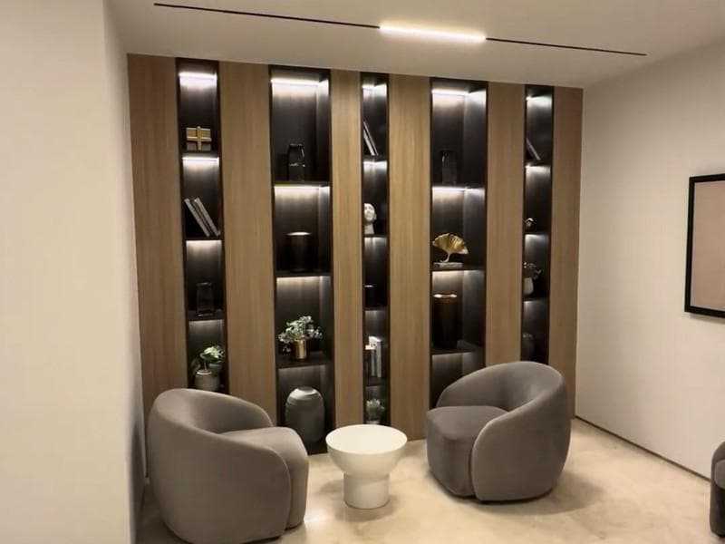 Luxury Spacious Unit | Burj View |Fully Furnished photo 2