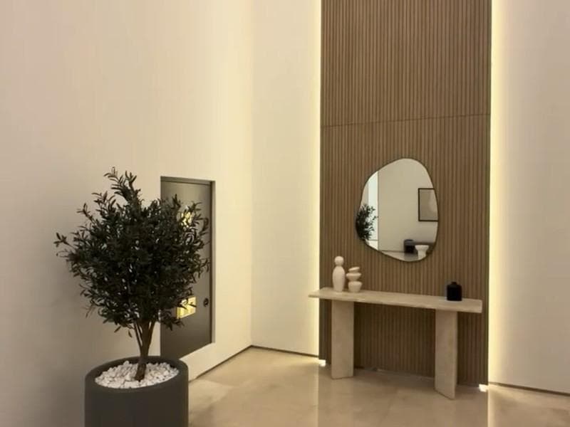 Luxury Spacious Unit | Burj View |Fully Furnished photo 3