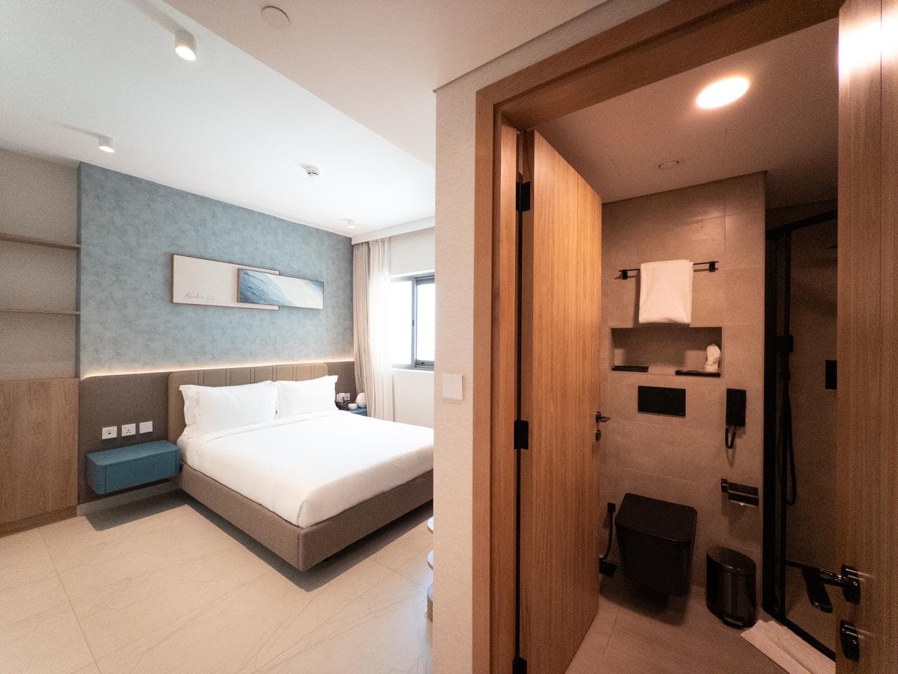 Spacious Balcony |Fully Furnished | Ready to Move In photo 1