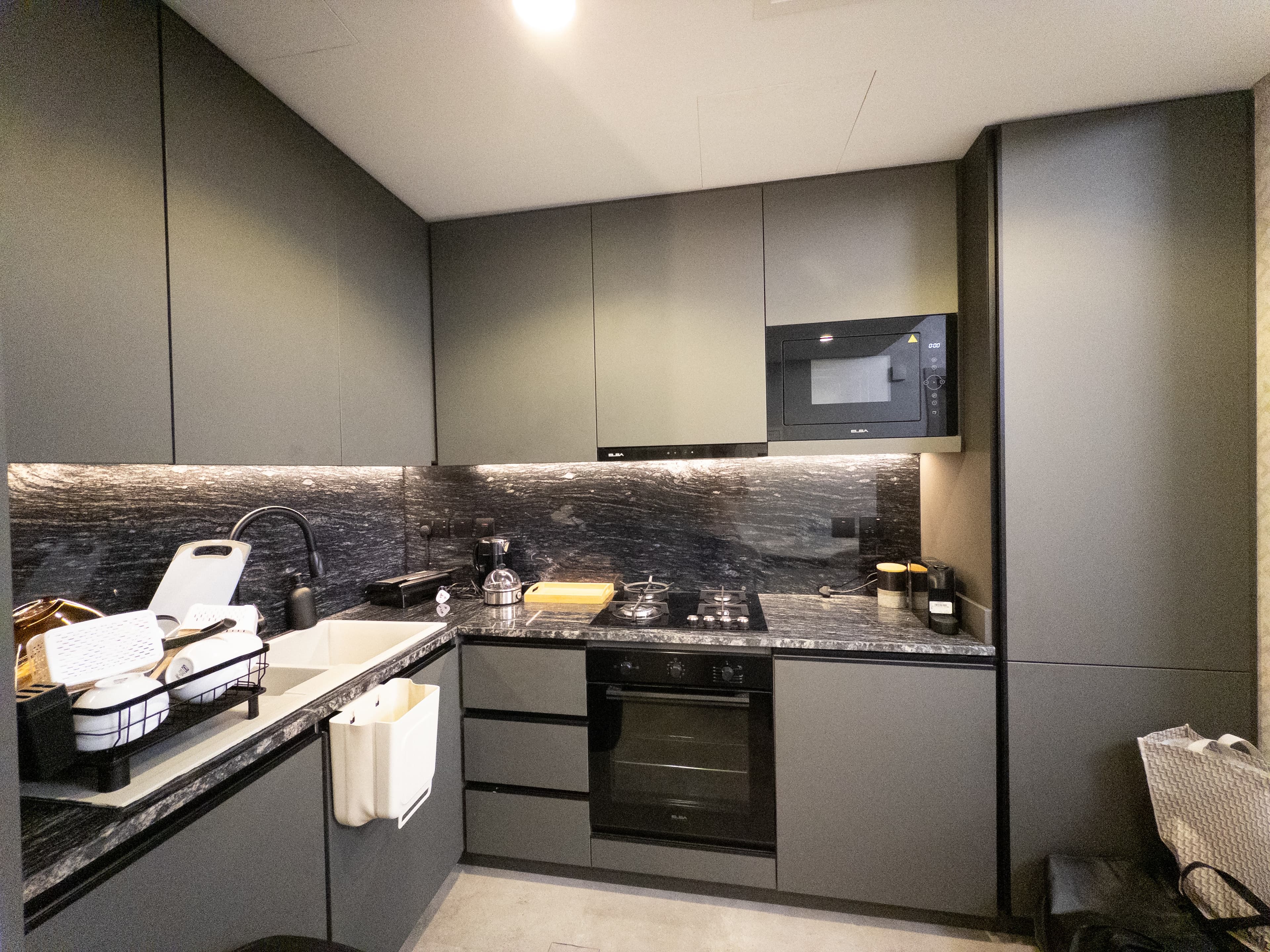 HIGH FLOOR |FULLY FURNISHED| PRIME LOCATION photo 4
