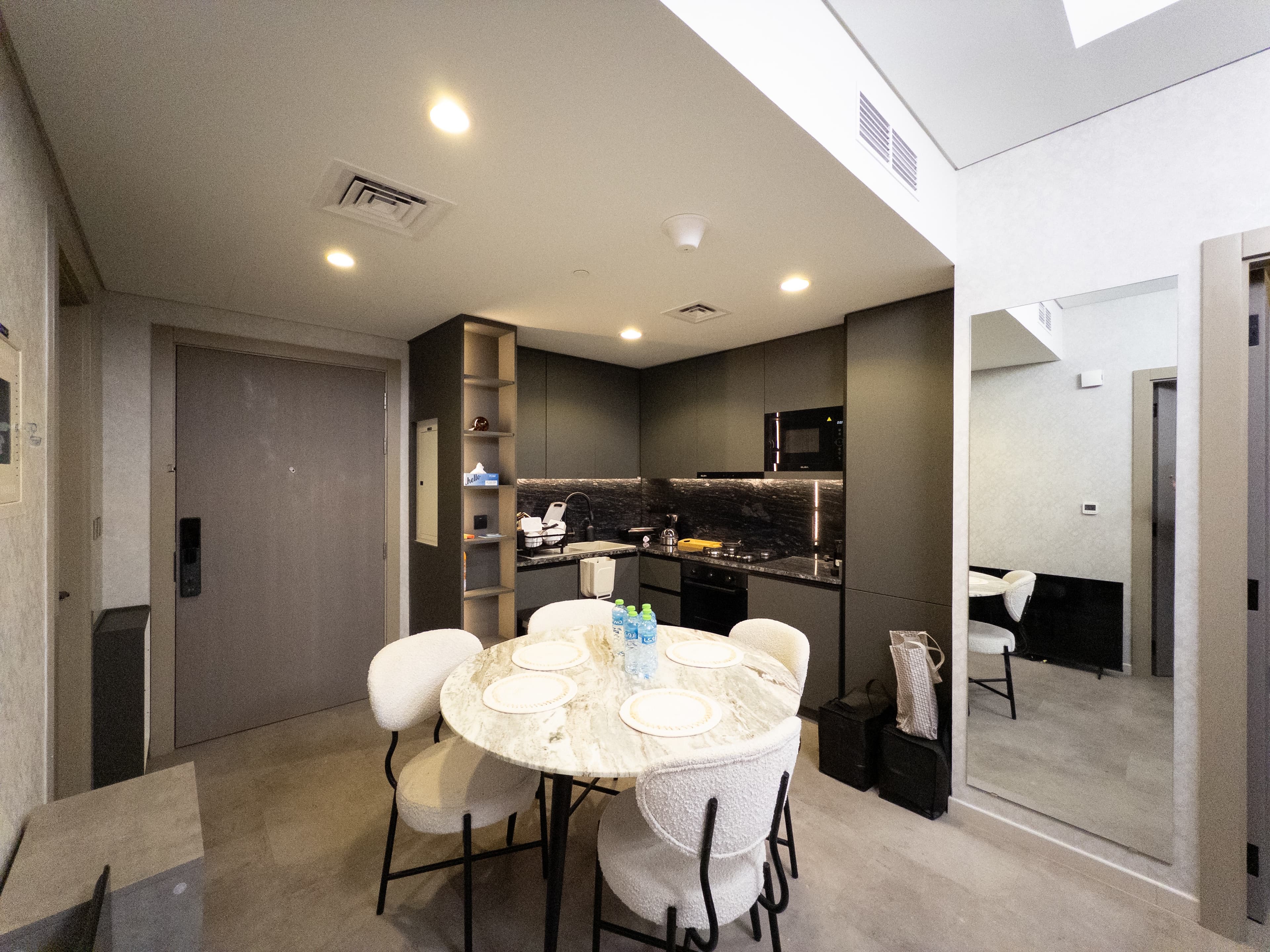 HIGH FLOOR |FULLY FURNISHED| PRIME LOCATION photo 5