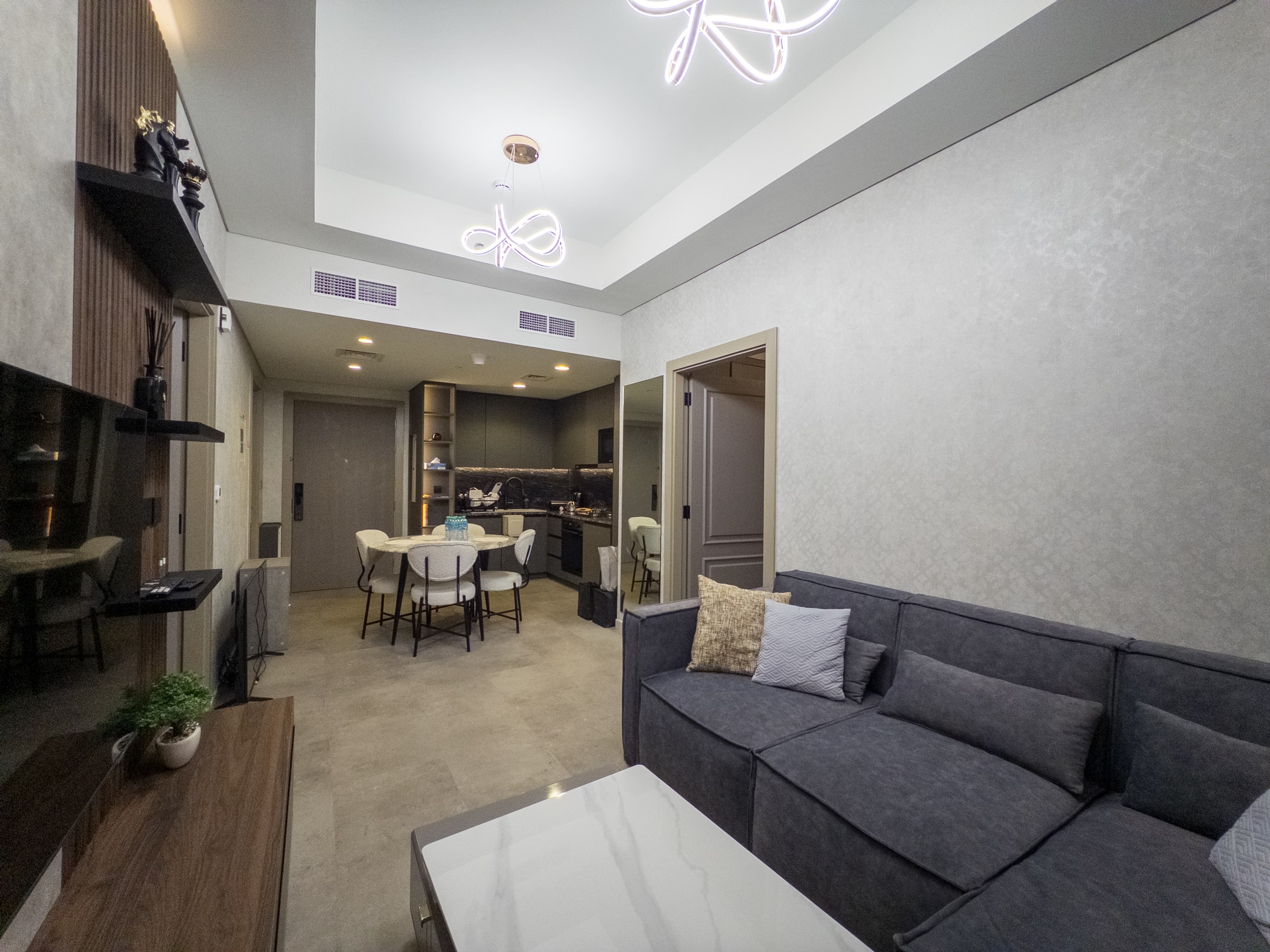 HIGH FLOOR |FULLY FURNISHED| PRIME LOCATION photo 3